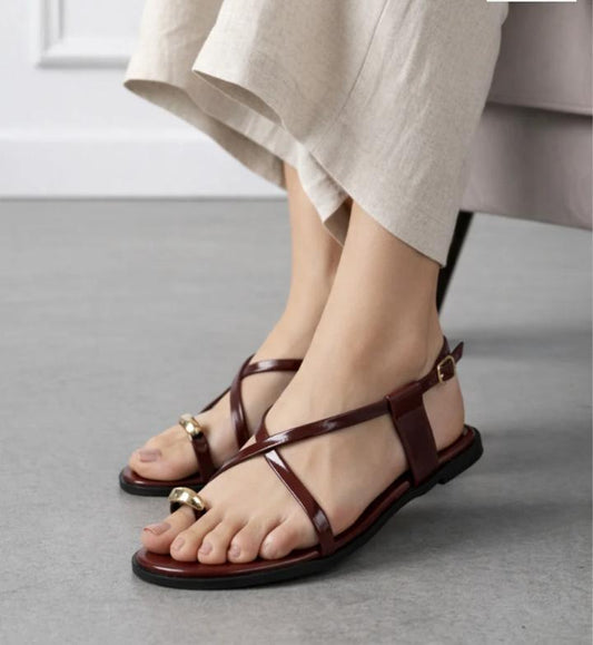 Maroon pattet strappy sandal.